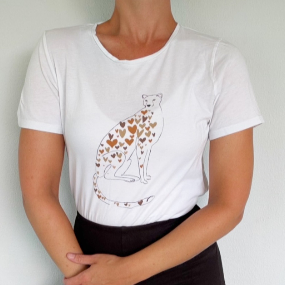 Banana Republic white cheetah heart print short sleeve crewneck cotton tee small